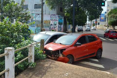 "Vi a morte", diz motorista ap&oacute;s carros rodarem na Ernesto Geisel