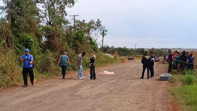 Mulher &eacute; atra&iacute;da para emboscada e morta a facadas em estrada vicinal de Dourados