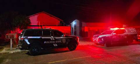 Jovem &eacute; executado com 7 tiros na porta de casa em Jardim