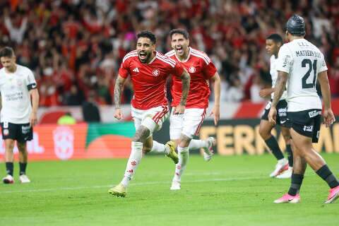 Internacional vence Corinthians por 2 a 0 e abre vantagem nas oitavas