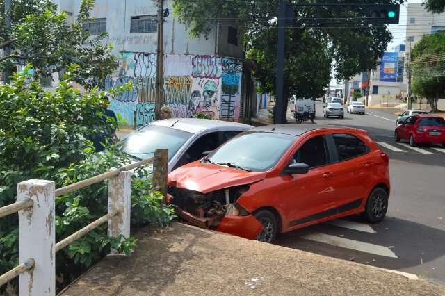 "Vi a morte", diz motorista ap&oacute;s carros rodarem na Ernesto Geisel