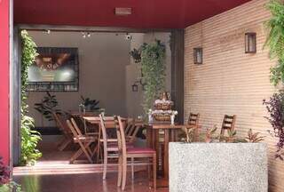 Casal voltou de viagem e abriu wine bar que foge da frescura do vinho Casal voltou de viagem e abriu wine bar que foge da frescura do vinho