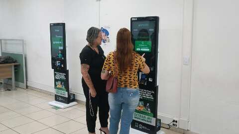 Detran lan&ccedil;a totens acess&iacute;veis com atendimento em Libras para agilizar servi&ccedil;os