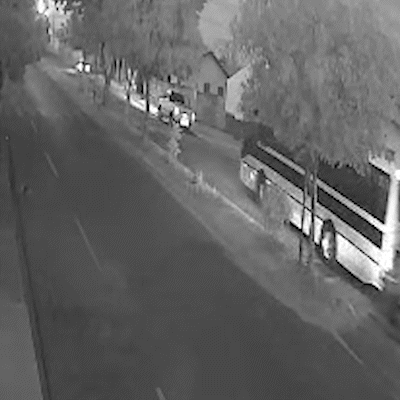 Motociclista derrapa em quebra-molas e morre ap&oacute;s ser atropelado por &ocirc;nibus