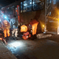Homem &eacute; atropelado por &ocirc;nibus e fica preso sob coletivo na Vila Nhanh&aacute;