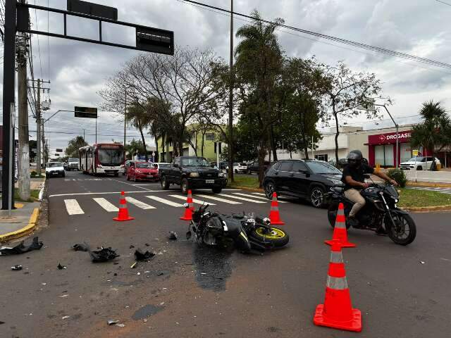 Motociclista fica em estado grave ap&oacute;s acidente e trava tr&acirc;nsito na Mato Grosso
