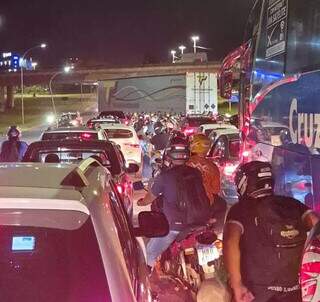 Fam&iacute;lia pede R$ 1 milh&atilde;o por morte de ambulante em show do Guns N&rsquo; Roses