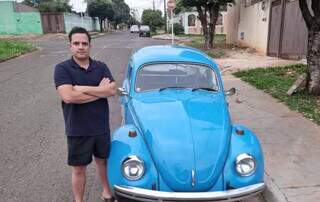 Fusca azul de 1973 vira “terror” da criançada ao passar perto de escola Fusca azul de 1973 vira “terror” da criançada ao passar perto de escola
