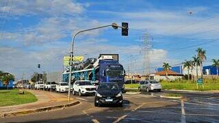 Acidente entre ônibus e moto congestiona trânsito na Joaquim Murtinho Acidente entre ônibus e moto congestiona trânsito na Joaquim Murtinho