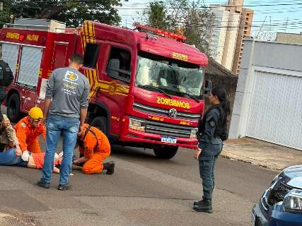 Motociclista &eacute; derrubada por fio baixo e leva 14 pontos no pesco&ccedil;o 