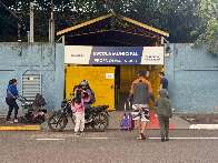 Com saudade da escola, alunos iniciam mais um semestre nesta ter&ccedil;a