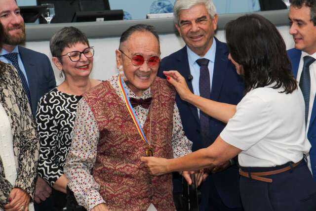 Roberto Higa recebe homenagem por registrar a hist&oacute;ria de Campo Grande