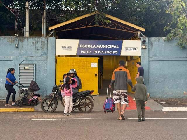Com saudade da escola, alunos iniciam mais um semestre nesta ter&ccedil;a