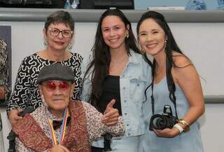 Roberto Higa recebe homenagem por registrar a hist&oacute;ria de Campo Grande
