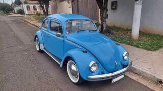 Fusca azul de 1973 vira “terror” da criançada ao passar perto de escola Fusca azul de 1973 vira “terror” da criançada ao passar perto de escola