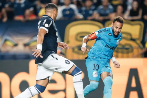 Neymar entra, d&aacute; assist&ecirc;ncia e coloca Santos nas quartas da Copa do Brasil