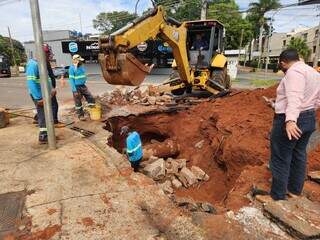 Obra em tubulação bloqueia trecho da Rua Joaquim Murtinho Obra em tubulação bloqueia trecho da Rua Joaquim Murtinho