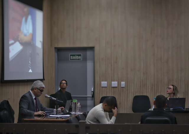 "Passou na cabe&ccedil;a dela": r&eacute;u ouve depoimento da filha que viu morte da m&atilde;e