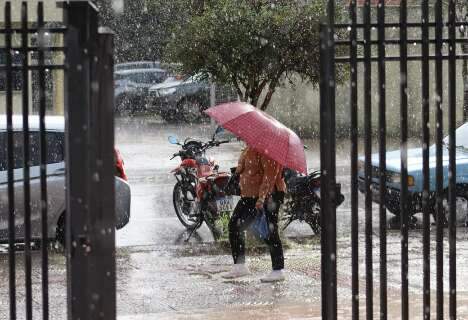 Ap&oacute;s calor, chuva retorna a Campo Grande com alerta para ventos fortes