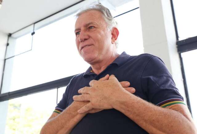 Na fila do banco, ex-deputado antecipa campanha pra prefeitura