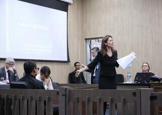 "Passou na cabeça dela": réu ouve depoimento da filha que viu morte da mãe "Passou na cabeça dela": réu ouve depoimento da filha que viu morte da mãe