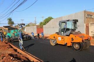 Obras de R$ 11,8 milhões levam asfalto e drenagem às Vilas Nogueira e Aimoré Obras de R$ 11,8 milhões levam asfalto e drenagem às Vilas Nogueira e Aimoré