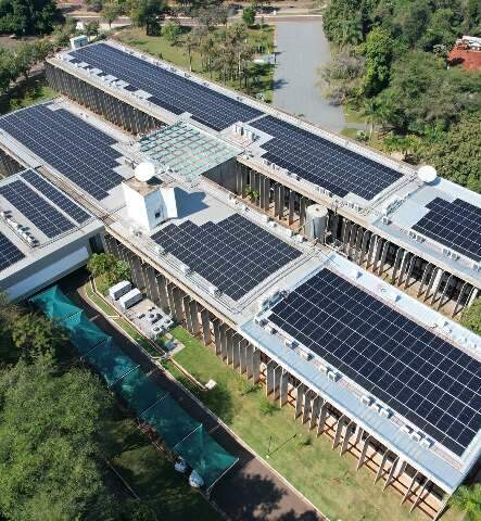 Alems elimina 10 concorrentes e fecha novo contrato solar por R$ 5,37 milh&otilde;es