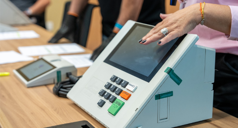 TRE promove demonstra&ccedil;&atilde;o de seguran&ccedil;a da urna eletr&ocirc;nica na Feira Central