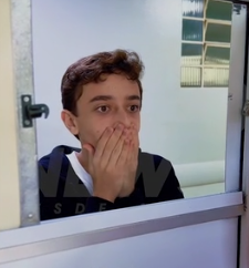 Encontro entre irm&atilde;os pela 1&ordf; vez na maternidade emociona a internet