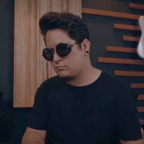 Tecladista do cantor Loubet &eacute; preso para cumprir pena por pornografia infantil