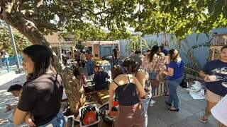 Feira de louças abre com fila e peças que fazem sucesso no TikTok Feira de louças abre com fila e peças que fazem sucesso no TikTok