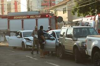 Idoso sofre mal s&uacute;bito enquanto dirigia e provoca engavetamento na Mascarenhas