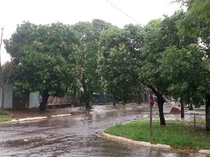 Iguatemi amanhece sob chuva e segue em alerta para ventos de at&eacute; 100 km/h 