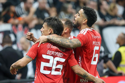 Inter perde para o Corinthians mas avan&ccedil;a &agrave;s quartas da Copa do Brasil