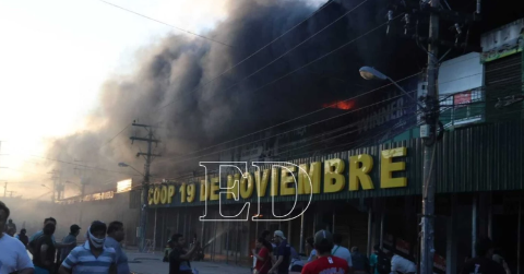 Inc&ecirc;ndio destr&oacute;i parte de uma das feiras mais movimentadas da fronteira 