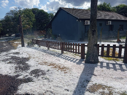 Granizo danifica telhados e planta&ccedil;&otilde;es durante temporal no interior