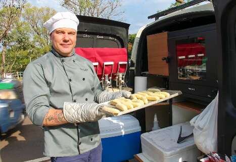 &Eacute; s&oacute; abrir o porta-malas: F&aacute;bio assa chipa e at&eacute; &ldquo;chirros&rdquo; dentro do carro