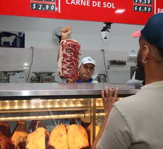 Enquanto mães comem fora, churrasco faz açougues bombarem para o Dia dos Pais Enquanto mães comem fora, churrasco faz açougues bombarem para o Dia dos Pais