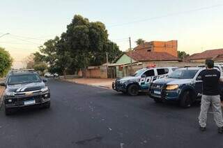 Presos que ordenavam mortes em guerra de facções em MS vão para presídio federal Presos que ordenavam mortes em guerra de facções em MS vão para presídio federal