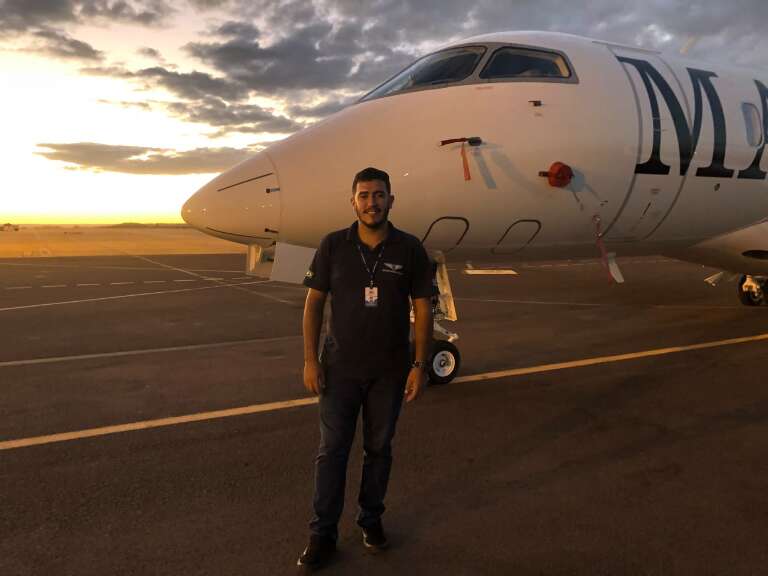 Ele vendeu a casa para virar piloto, mas pulo na piscina mudou tudo