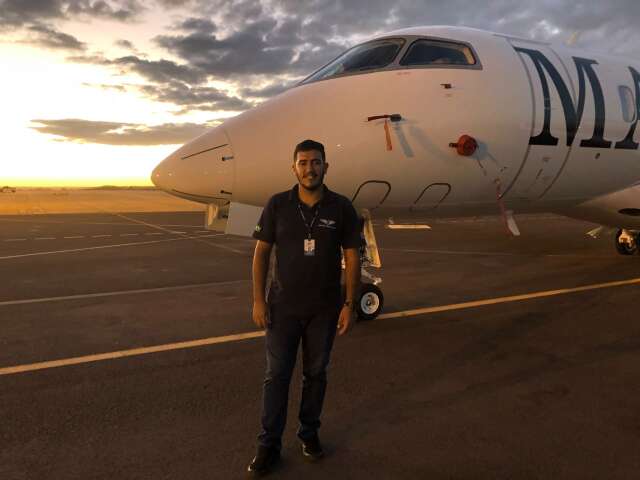 Ele vendeu a casa para virar piloto, mas pulo na piscina mudou tudo