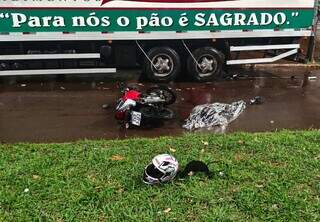 Rapaz de 19 anos morre ao bater motocicleta em caminhão estacionado Rapaz de 19 anos morre ao bater motocicleta em caminhão estacionado