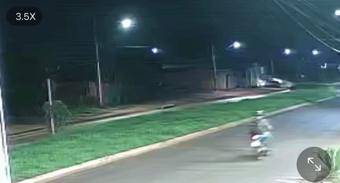 Voltando de conveni&ecirc;ncia, motorista capota carro e morre em avenida