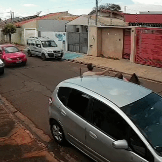 Motorista atinge carro parado, perde retrovisor e foge no Jardim Ant&aacute;rtica