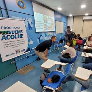 UEMS abre inscrições para voluntários ensinarem português a estrangeiros UEMS abre inscrições para voluntários ensinarem português a estrangeiros