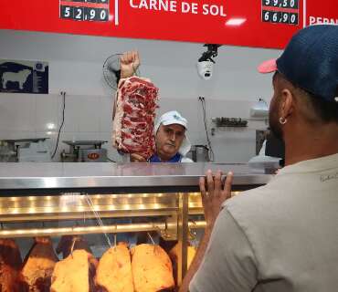 Enquanto m&atilde;es comem fora, churrasco faz a&ccedil;ougues bombarem para o Dia dos Pais