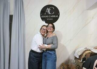 Com ajuda da irmã, mãe transforma sonho que tinha com a filha em loja Com ajuda da irmã, mãe transforma sonho que tinha com a filha em loja