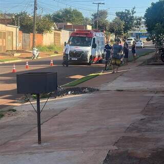 Idoso em bicicleta é atropelado por motociclista que se filmava com celular Idoso em bicicleta é atropelado por motociclista que se filmava com celular