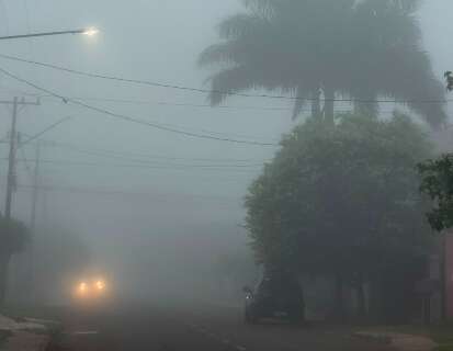 Chegada de nova frente fria muda o tempo e Maracaju amanhece com forte neblina