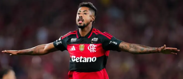 Flamengo vence Vit&oacute;ria por 2 a 0 e encurta dist&acirc;ncia para o l&iacute;der